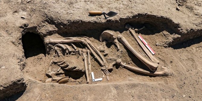 Kafatası olmayan 2 bin 700 yılık iskelet araştırılıyor