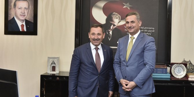 Etimesgut Belediye Başkanı Enver Demirel, Mamak Belediye Başkanı Murat Köse’ye hayırlı olsun ziyaretinde bulundu