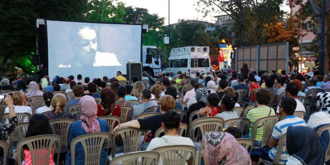 Yenimahalle'de açık hava sinema günleri devam ediyor