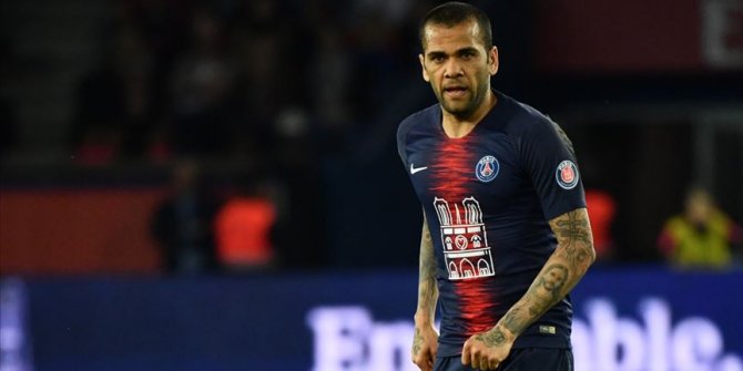 Dani Alves ülkesine döndü