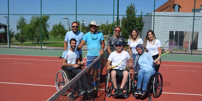 Kahramankazan tenis turnuvasında engelsiz raketler ter döktü