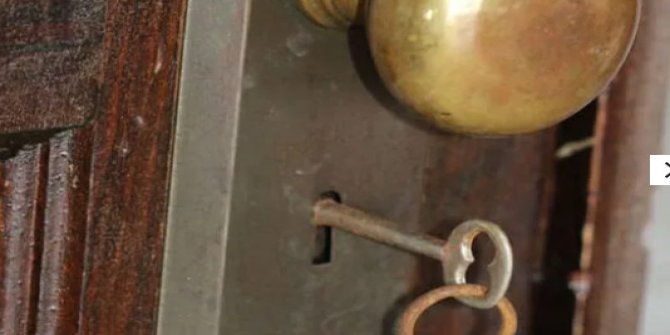 80 yıldır açılmayan evin içi şoke etti
