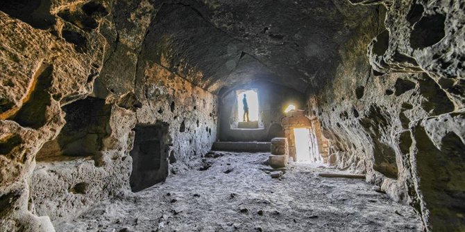Ahlat'ta 883 yıllık kitabe bulundu