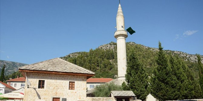 Beş asırlık Osmanlı camisi ihtişamıyla büyülüyor