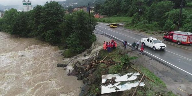 Rize'de sağanak etkili oldu: Bir kişi kayıp