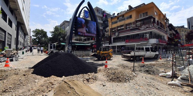 Büyükşehir Belediyesi Sakarya Caddesi'nde yenileme çalışmalarını başlattı