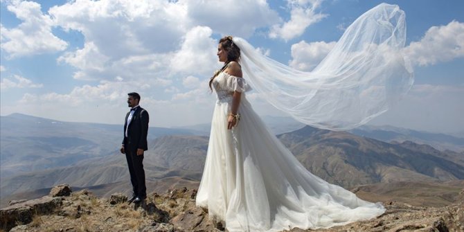 Dağ zirvesinde nikah töreni