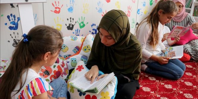 Türkmen yetimlere 'gönüllü eğitim'