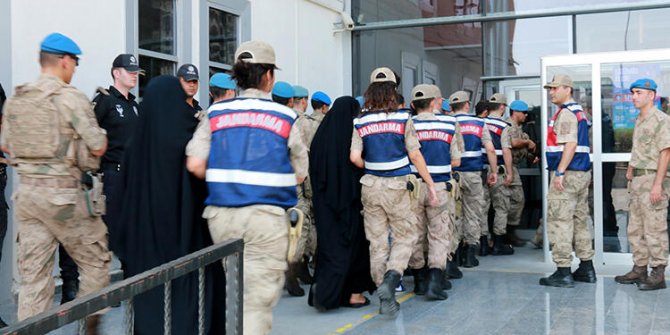 Hatay'da operasyon: Böyle getirildiler