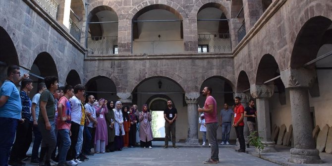 Üç asırlık medrese yeni yüzüyle ziyaretçilerini ağırlıyor
