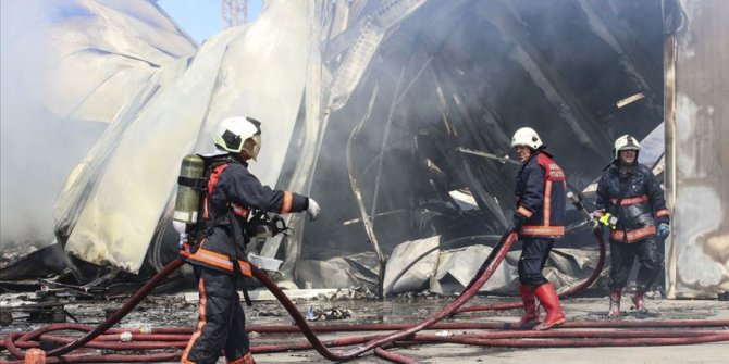 Ankara'nın Yenimahalle ilçesindeki depoda yangın çıktı
