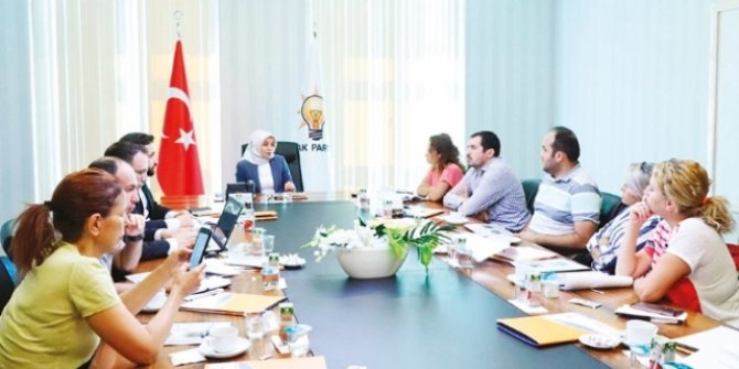 AK Parti'den teşkilatlara talimat: Suriyelilerle temasa geçin