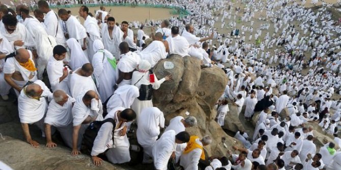 Hacı adayları Arafat'ta
