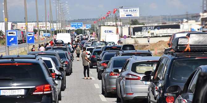 Kapıkule'de gurbetçilerin dönüş kuyruğu