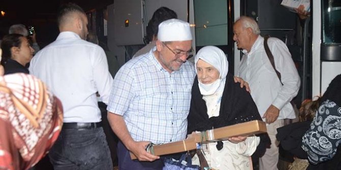 İlk hacı kafilesi yurda döndü