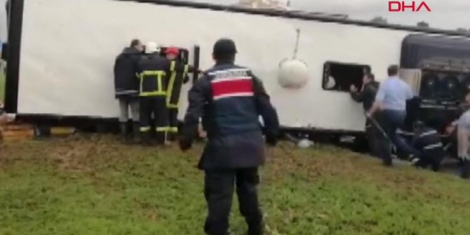 Çanakkale Biga'da yolcu otobüsü devrildi: Çok sayıda yaralı var