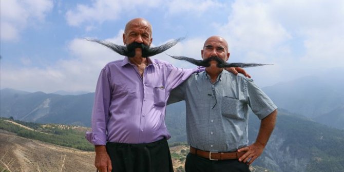 Bıyıklarına 20 yıldır gözü gibi bakıyorlar