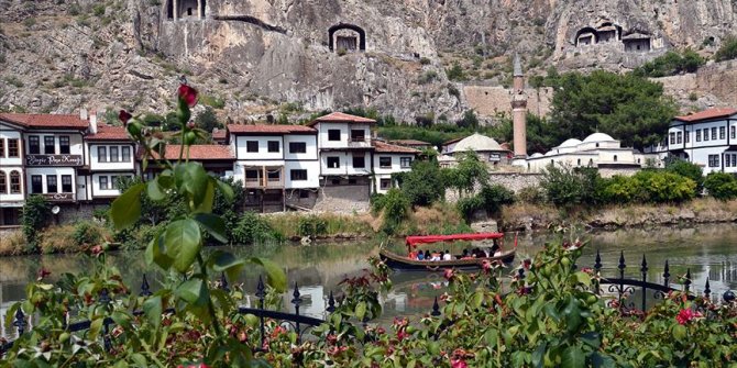 'Şehzadeler şehri' bayramda 30 bin kişiyi ağırladı