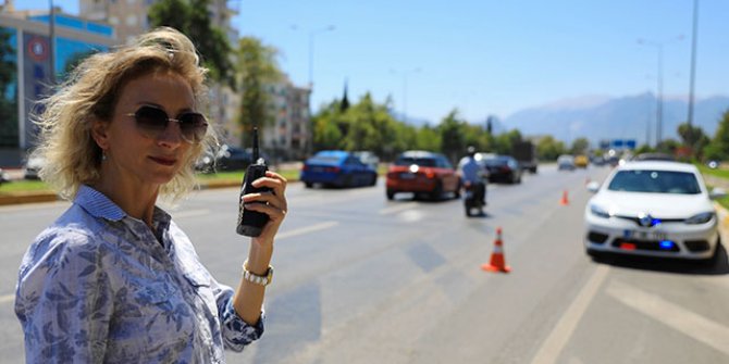Polis memuru Zehra, hız yapanı affetmiyor
