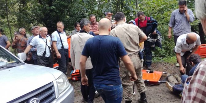 Fındık işçilerinin kamyoneti şarampole yuvarlandı: 1 ölü, 14 yaralı