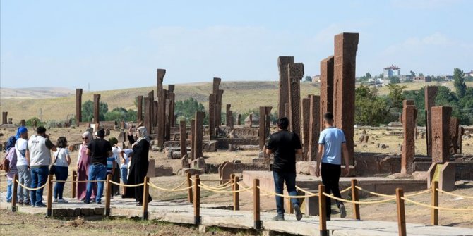Selçuklu Meydan Mezarlığı'nda 'Malazgirt' bereketi