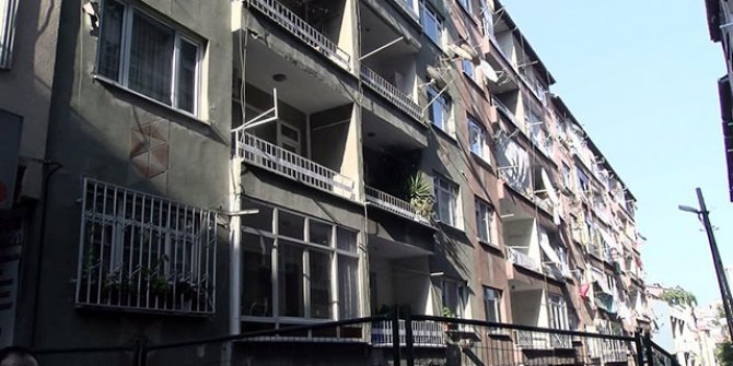 Bağcılar'da bitişik iki bina boşaltıldı