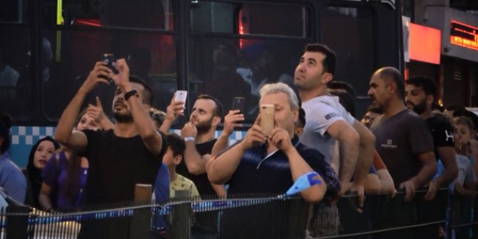 Sultangazi'de intihar girişimini görüntüleme yarışı