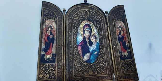 Elazığ'da haç işaretli fresk ele geçirildi
