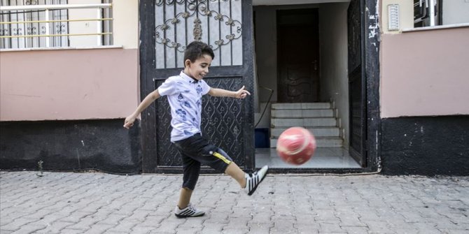 Protez bacaklarına Türkiye'de kavuştu