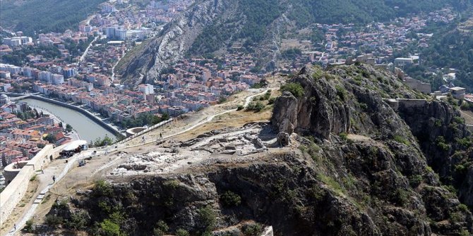 Amasya'da 700 yıllık cami kalıntısı ve sokak bulundu