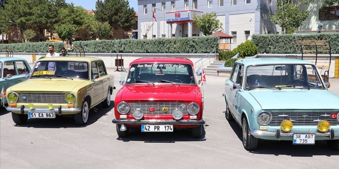 Klasik araba tutkunları Niğde'de buluştu
