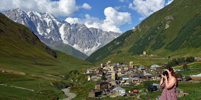 Kafkasların zirvesinde bir Ortaçağ köyü: Uşguli