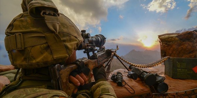 Hakkari'de 2 terörist etkisiz hale getirildi