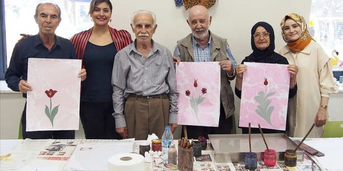 Alzaymır hastaları geleneksel Türk sanatlarını öğreniyor