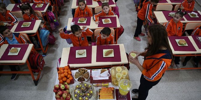 Bakan Koca'dan okul döneminde beslenme uyarıları