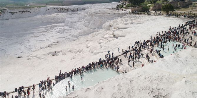 Pamukkale'ye üç ayda 1 milyon ziyaretçi