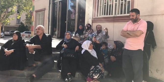 Evlat nöbeti büyüyor: 3 aile daha katıldı