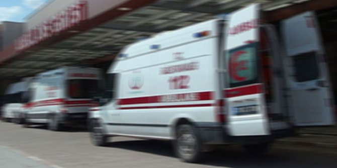 Göçmenleri taşıyan minibüs devrildi: Ölü ve çok sayıda yaralı var