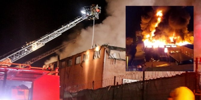 Sultanbeyli'de yatak fabrikası küle döndü