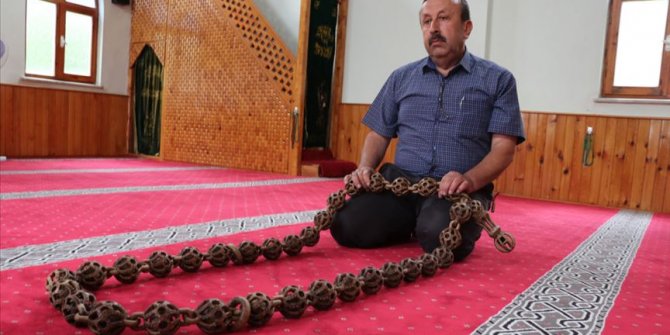 Tek parça ağaçtan 185 santimetrelik tespih