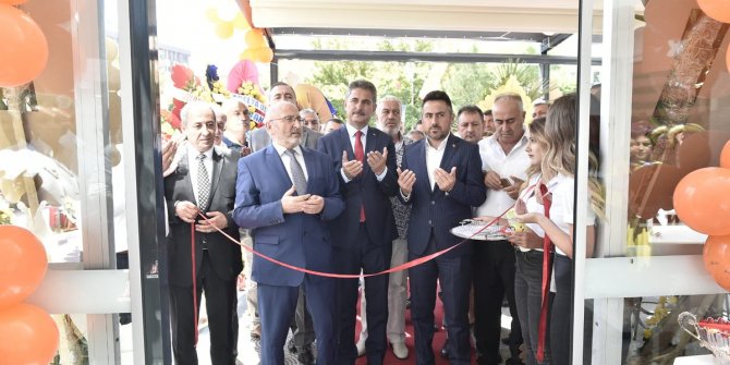 Mamak Belediye Başkanı Murat Köse işyeri açtı