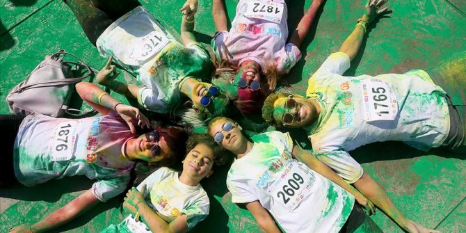 İstanbul'da 'renkli koşu' festivali