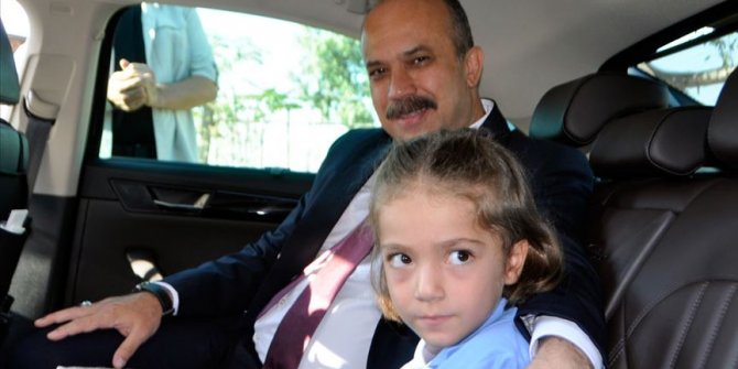 Emniyet müdüründen şehit kızına 'okulun ilk günü' desteği
