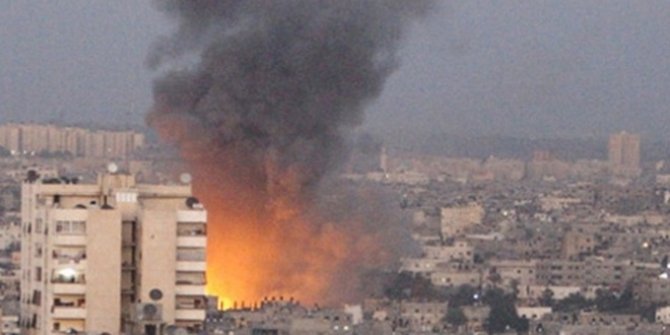 İşgalci İsrail savaş uçakları, Filistin'de birçok noktayı bombaladı