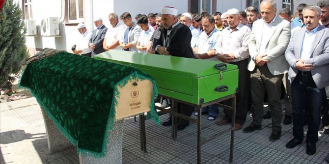 65 yıllık evli çift hayata aynı gün veda etti