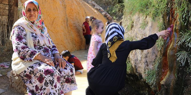 Kaynak suyunda şifa arıyorlar