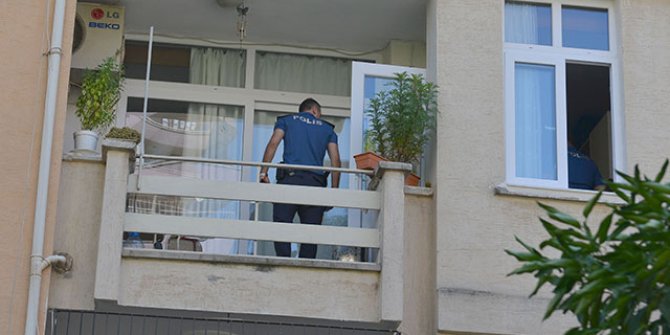 Oğlu yaptığı menemeni beğenmeyen anne, balkondan atladı