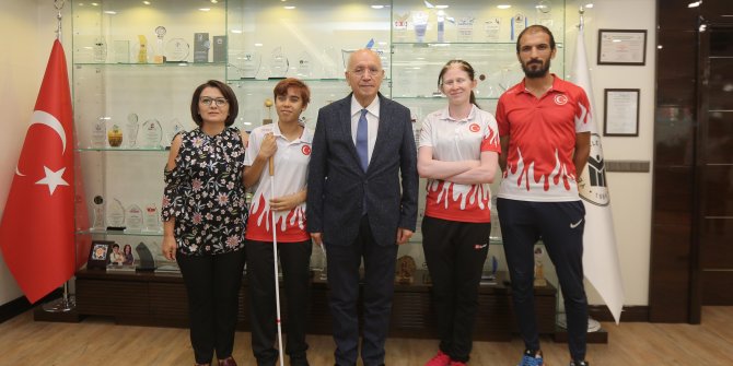 Yenimahalle Belediyesi Görme Engelliler Kulübü’nün rekortmen sporcuları