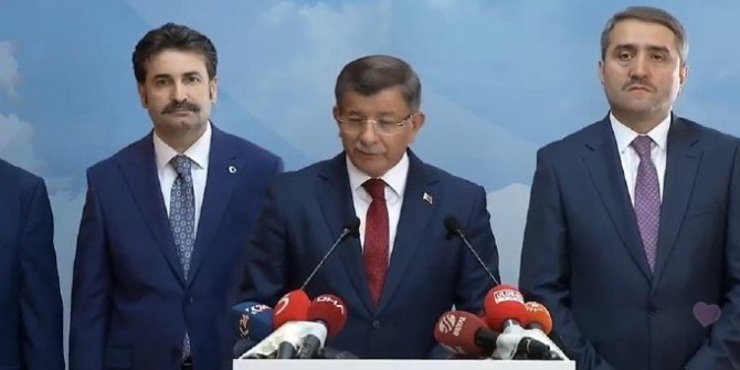 Davutoğlu: Yeni bir başlangıç için AK Parti'den istifa ediyorum