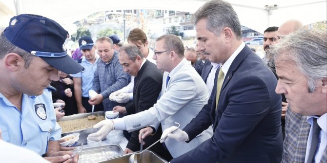 Mamak Belediye Başkanı Köse’den aşure ikramı